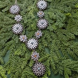 Silver tone flower necklace